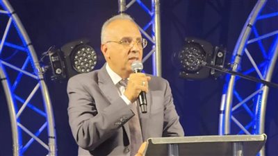 وزير الري يشارك في 