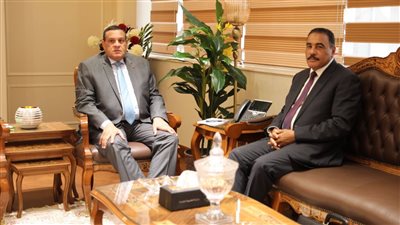 وزير التنمية المحلية يتابع مع محافظ مطروح الملفات التنموية والخدمية بالمحافظة