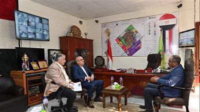 وزير الإسكان يعقد اجتماعا لمتابعة وضع منظومة مياه الشرب بمدينة العاشر من رمضان 
