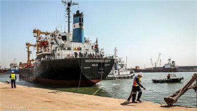 ميناء دمياط البحري يتداول 38 سفينة حاويات وبضائع عامة 