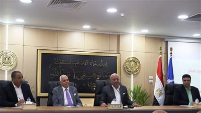 محافظ السويس يلتقي النواب والمزارعين لمناقشة المشاكل والاقتراحات للنهوض بالفلاح