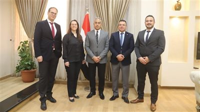 وزير العمل يلتقى وفدا من شركة ليوني العالمية لتصنيع كابلات وضفائر السيارات