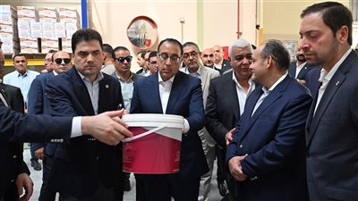 رئيس الوزراء يتفقد مصنع الشركة الألمانية اللبنانية للصناعة ( GLC للدهانات)