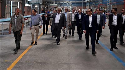 رئيس الوزراء يتفقد مصنع الشركة الدولية لتكنولوجيا العزل 