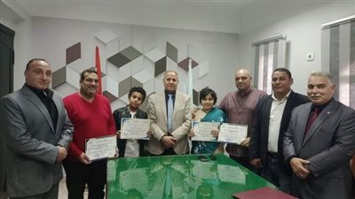 وكيل تعليم كفر الشيخ يكرم أبطال زوجي تنس الطاولة بحضور موجه عام التربيه الرياضيه 