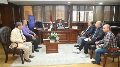 محافظ الغربية يعقد اجتماعا لمناقشة مشروعات الرصف والتطوير بطنطا