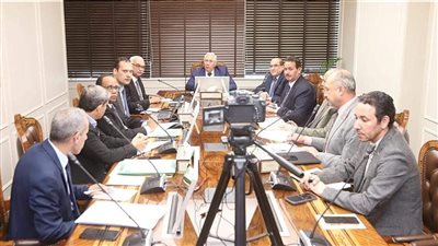 القصير يتابع موسم زراعة القمح وتوزيع الأسمدة ومنع التعديات