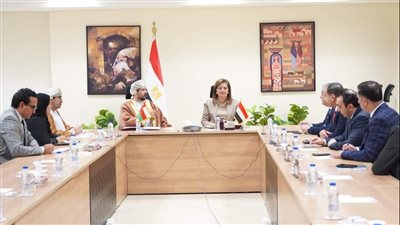 وزيرة التخطيط والتنمية الاقتصادية تلتقي وزير التجارة العماني لبحث سبل تعزيز التعاون