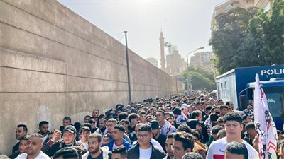 أعداد كبيرة من جماهير الزمالك تصل إلى الإسكندرية قبل مواجهة الكونفدرالية اليوم 