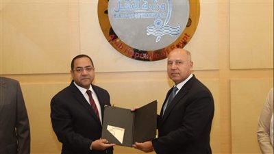 وزير النقل يتسلم نتائج 3 مسابقات توظيف من رئيس الجهاز المركزي للتنظيم والإدارة