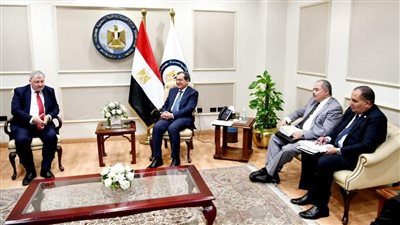 الملا يستقبل رئيس شركة ترانس جلوب الكندية لمتابعة برامج حفر الآبار الجديدة 