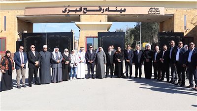 مئات الجرحى الفلسطينيين يغادرون مصر بعد تلقي العلاج ويستعدون للوصول لغزة