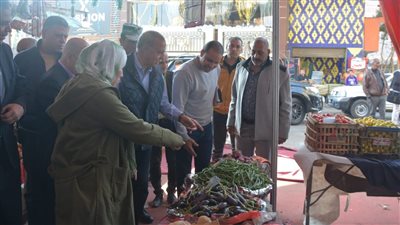 محافظ القليوبية يتفقد عدد من معارض السلع بشبرا الخيمة وبنها 