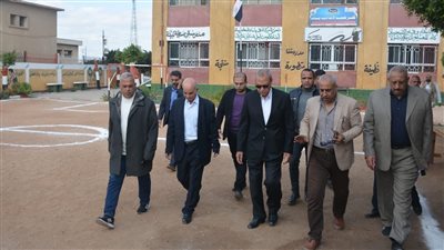 محافظ القليوبية يتفقد عددا من المدارس لمتابعة الاستعدادات النهائية للانتخابات الرئاسية 