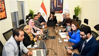 وزيرة الهجرة تستعرض تقرير من غرفة عمليات الوزارة لمتابعة انتخابات المصريين بالخارج