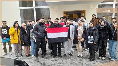 الجالية المصرية بروسيا ترفع علم مصر لحظة المشاركة في الانتخابات الرئاسية