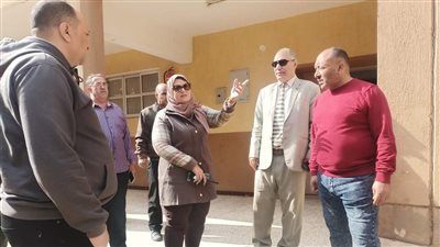 رئيس مدينة السنطة تتفقد مقار اللجان الإنتخابية وتشدد علي النظافة ورفع الاشغالات 