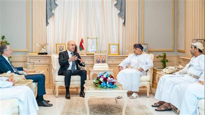 وزير الإسكان يلتقى نظيره العماني لبحث التعاون المشترك