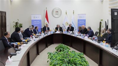 وزير التعليم العالي يترأس جلسة حوارية لمناقشة اللائحة الداخلية لجامعة بنها الأهلية