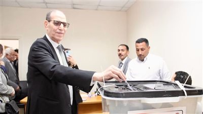  رئيس هيئة النيابة الإدارية يدلي بصوته في الانتخابات الرئاسية