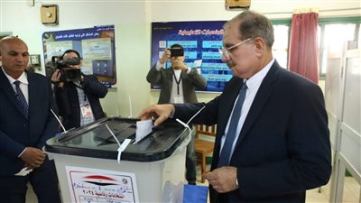 محافظ كفرالشيخ يدلي بصوته في الانتخابات الرئاسة بلجنة الوافدين