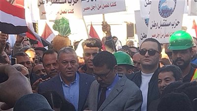 عمال شركة الدلتا للسكر بكفر الشيخ يدلون باصواتهم فى الانتخابات الرئاسيه 