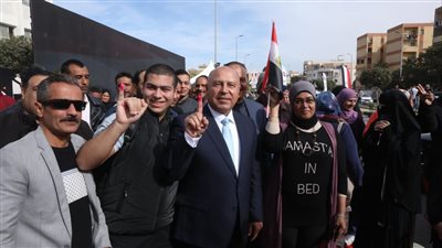 وزير النقل يدلي بصوته في الانتخابات الرئاسية بالتجمع الخامس  