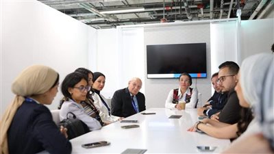 وزيرة البيئة تلتقي بوفد المفاوضين المصريين الشباب الأول المشارك في المؤتمر 