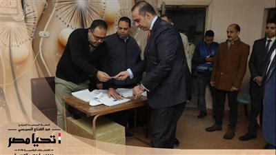 رئيس حملة المرشح الرئاسي عبد الفتاح السيسي يُدلي بصوته في الانتخابات الرئاسية