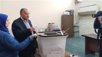 اللواء عبدالجواد أحمد عبد الجواد يدلى بصوته بمدينة نصر 
