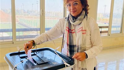 «فلوكس» تدلي بصوتها في انتخابات الرئاسة.. وتشيد بنسب مشاركة المواطنين غير المسبوقة