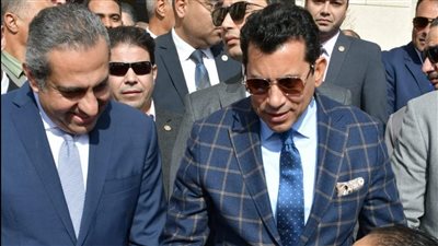 وزير الرياضة يلتقي الشباب المشاركين في التوعية بالعملية الانتخابية بالعاصمة الإدارية الجديدة 