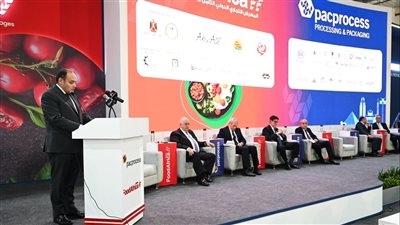 وزير التجارة والصناعة يستعرض فرص ومقومات قطاع الصناعات الغذائية في مصر 