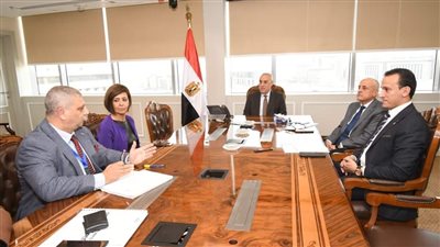 وزير الإسكان يستعرض التصميمات الداخلية للفندق المنفذ بمشروع تطوير 