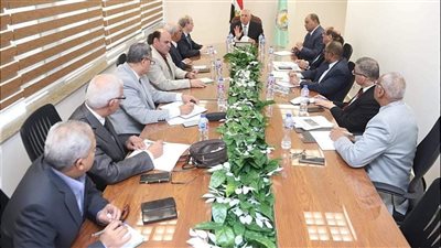 القصير يتابع زراعة القمح ويوجه بالحصر الدقيق للمساحات المنزرعة