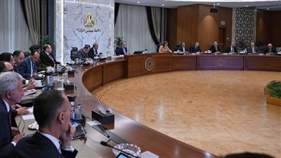 رئيس الوزراء يتابع ضبط الأسواق وتوفير السلع الاساسية للمواطنين 