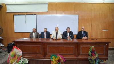 آداب الزقازيق تعقد ندوة عن 