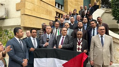 سفير فلسطين: نصطف فلسطينيين وعربًا خلف الرئيس عباس في مواجهة الصلف الإسرائيلي 