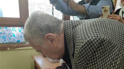 وزير الانتاج الحربي يدلى بصوته فى المقطم و