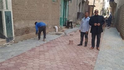 محافظ أسيوط : استمرار أعمال تركيب الانترلوك بالشوارع الضيقة بديروط
