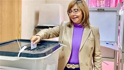 لميس الحديدي تدلى بصوتها فى الانتخابات الرئاسية بلجنة الوافدين بمدينة الإنتاج الإعلامي 