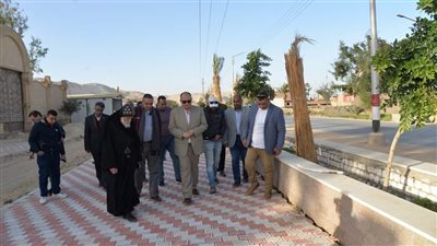أسيوط.. المحافظ يستعرض إنجازات قطاع الطرق والرصف خلال العشر سنوات الماضية
