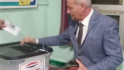 وكيل الشباب بكفر الشيخ يدلى بصوته فى الانتخابات بلجنة قلين 