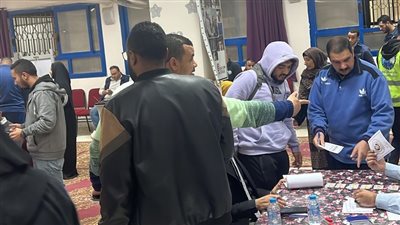 اقبال كبير على لجنة المغتربين بمدينة العبور