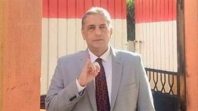 وكيل مديرية صحه كفرالشيخ يدلى بصوته بمقر لجنته الانتخابية 