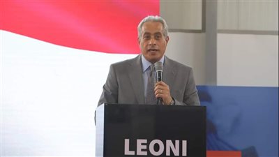 وزير العمل يشارك 