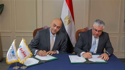 اقتصادية قناة السويس توقع بروتوكول تعاون مع جهاز تنمية المشروعات المتوسطة والصغيرة 