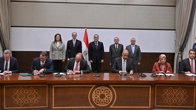 رئيس الوزراء يشهد توقيع اتفاقية لتطوير مشروع للهيدروجين الأخضر مع شركة 