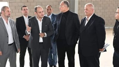 وزير التجارة والصناعة يقوم بجولة تفقدية لمنطقة الـ100 مصنع للمنتجات تامة الصنع