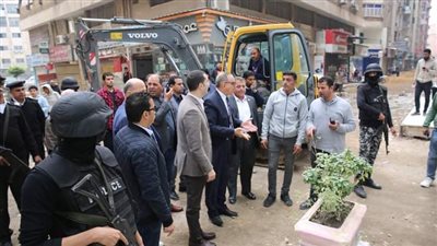 محافظ كفرالشيخ يتفقد مستوى المرافق والخدمات ويلتقى المواطنين بشوارع عاصمة المحافظة